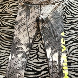 Used Victoria’s Secret VSX medium gym pant